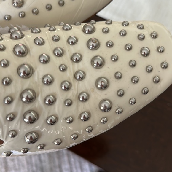 Halogen white patent with grommets flats size 11M - Picture 6 of 7